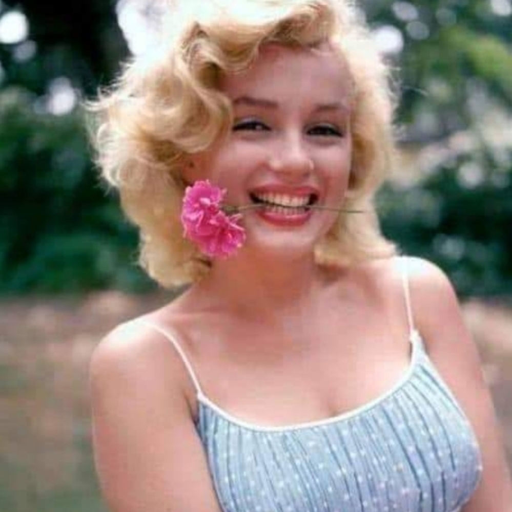 Say hello to great deals😍